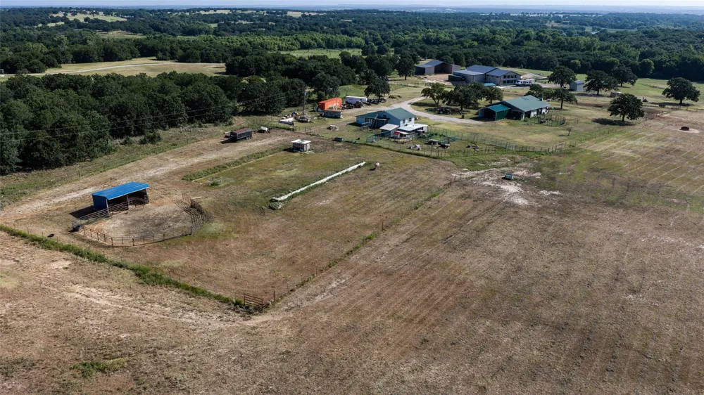148 Private Road 169 Sunset, TX 76270