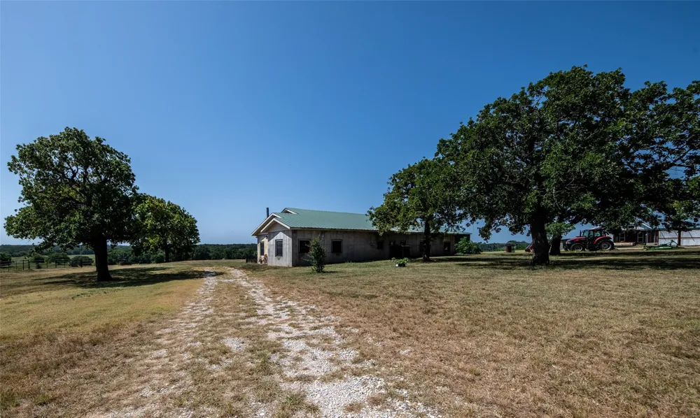 148 Private Road 169 Sunset, TX 76270