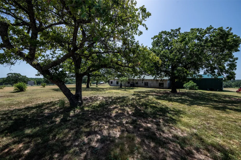 148 Private Road 169 Sunset, TX 76270