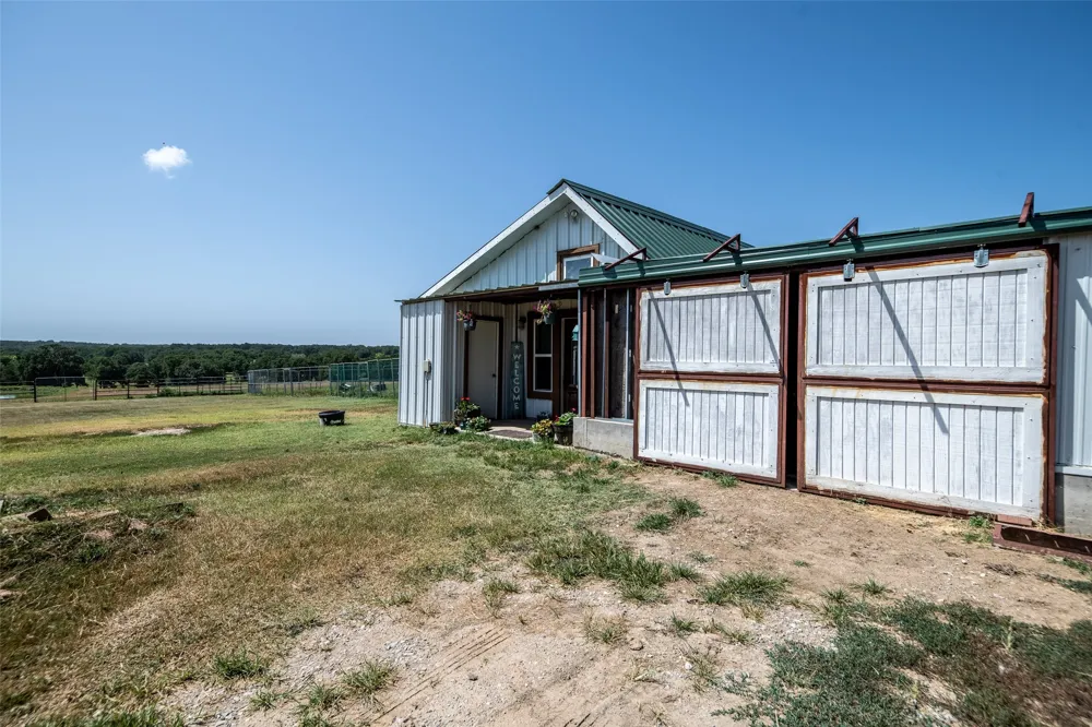 148 Private Road 169 Sunset, TX 76270