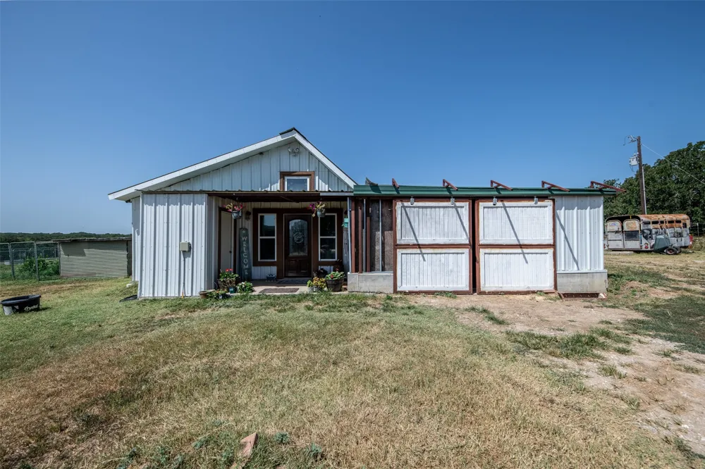 148 Private Road 169 Sunset, TX 76270