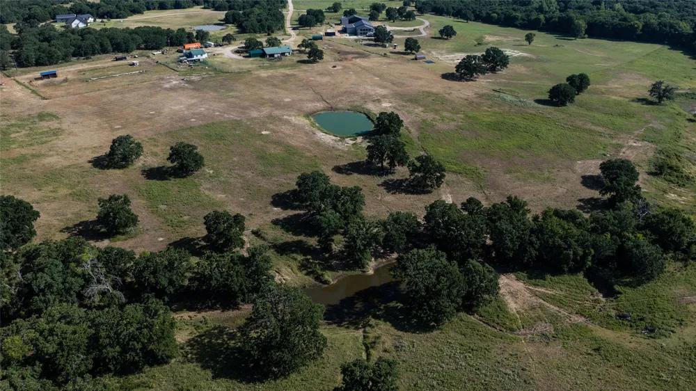 148 Private Road 169 Sunset, TX 76270