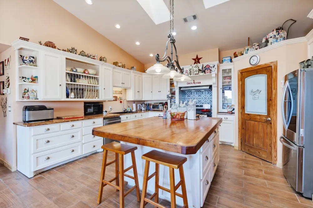 148 Private Road 169 Sunset, TX 76270