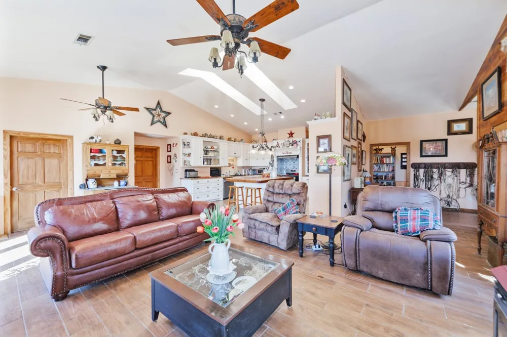 148 Private Road 169 Sunset, TX 76270
