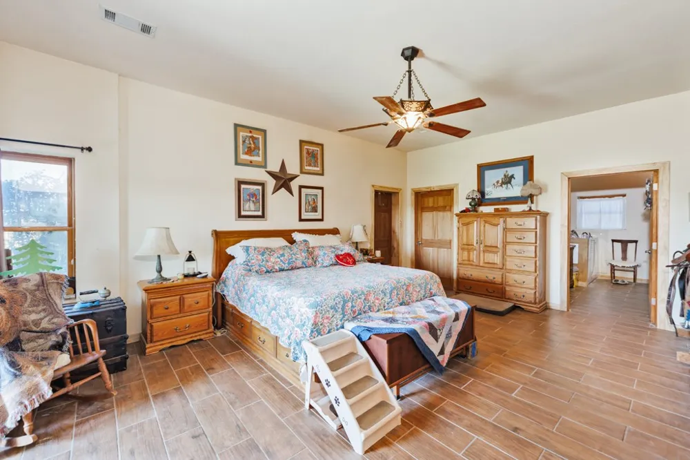 148 Private Road 169 Sunset, TX 76270