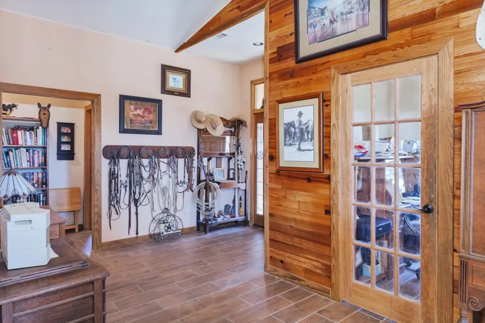 148 Private Road 169 Sunset, TX 76270