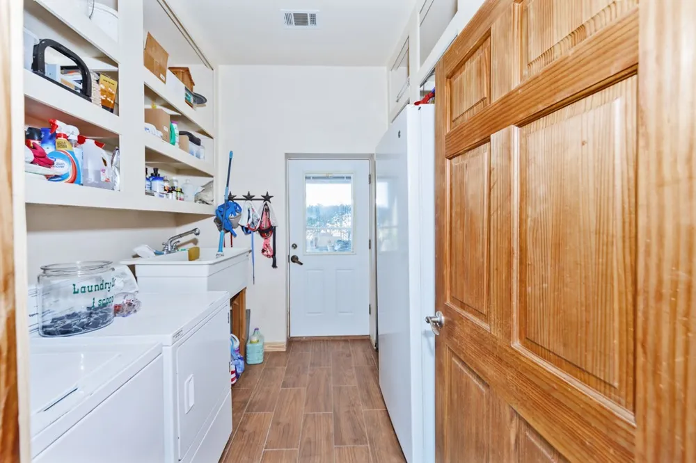 148 Private Road 169 Sunset, TX 76270