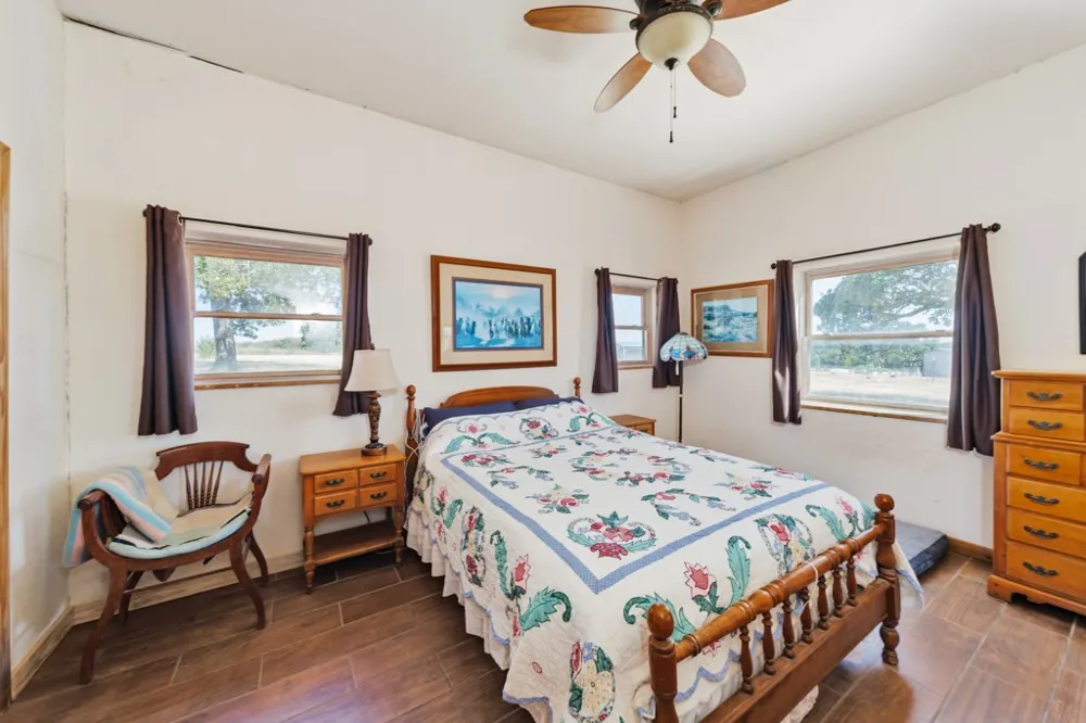 148 Private Road 169 Sunset, TX 76270