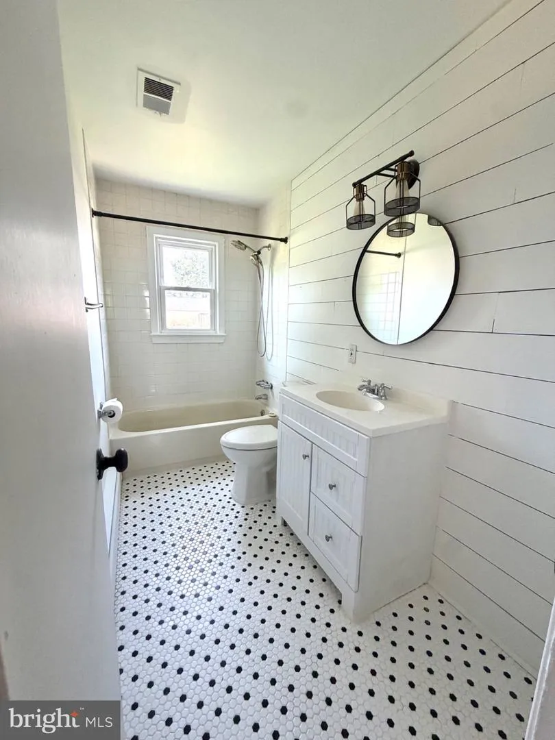 10112 S GRANT AVENUE Manassas, VA 20110