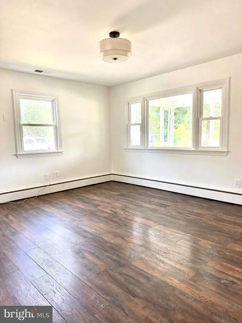 10112 S GRANT AVENUE Manassas, VA 20110