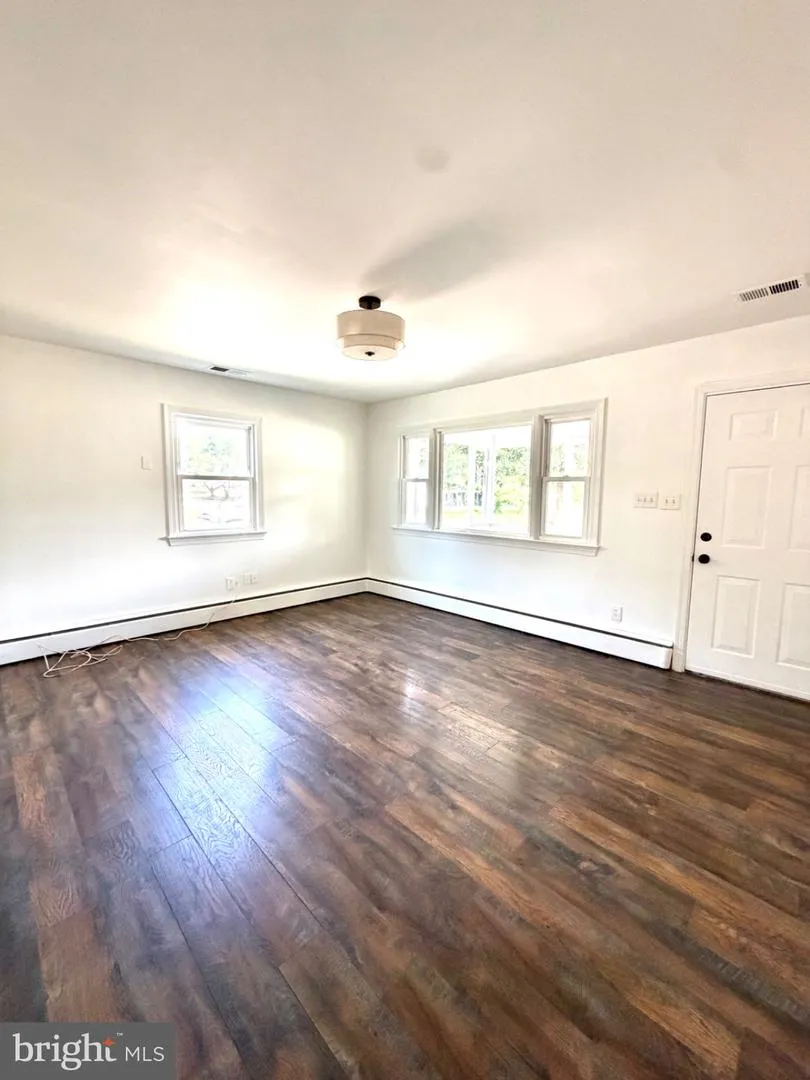 10112 S GRANT AVENUE Manassas, VA 20110