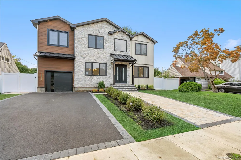 30 Hedge Lane Westbury, NY 11590