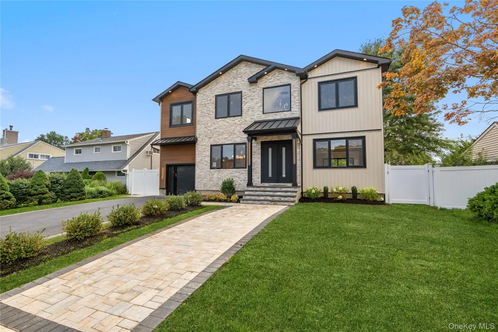 30 Hedge Lane Westbury, NY 11590
