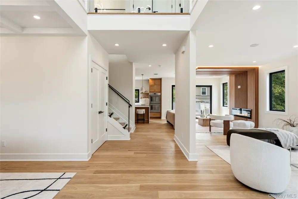 30 Hedge Lane Westbury, NY 11590
