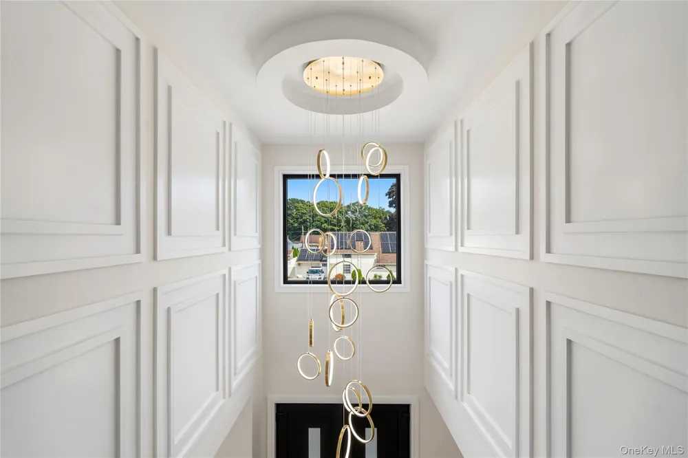 30 Hedge Lane Westbury, NY 11590