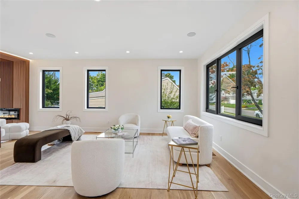 30 Hedge Lane Westbury, NY 11590