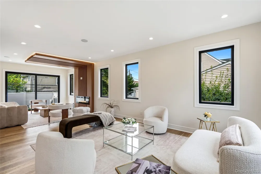 30 Hedge Lane Westbury, NY 11590