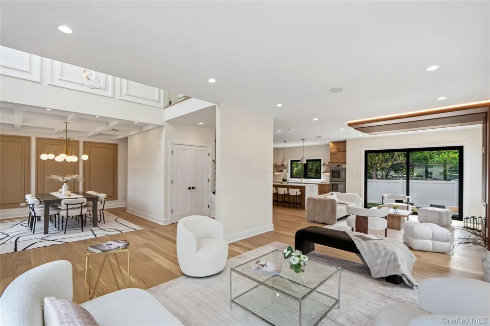 30 Hedge Lane Westbury, NY 11590