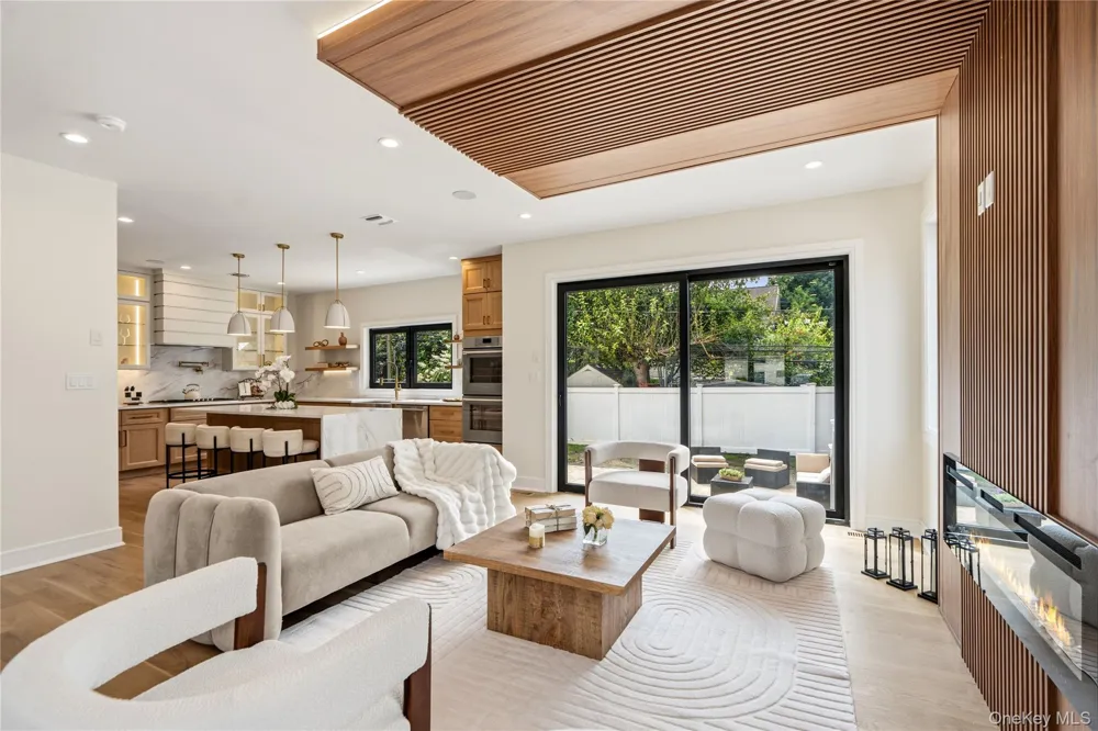 30 Hedge Lane Westbury, NY 11590