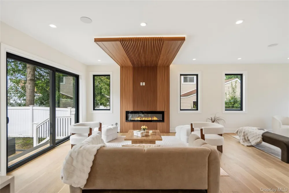 30 Hedge Lane Westbury, NY 11590