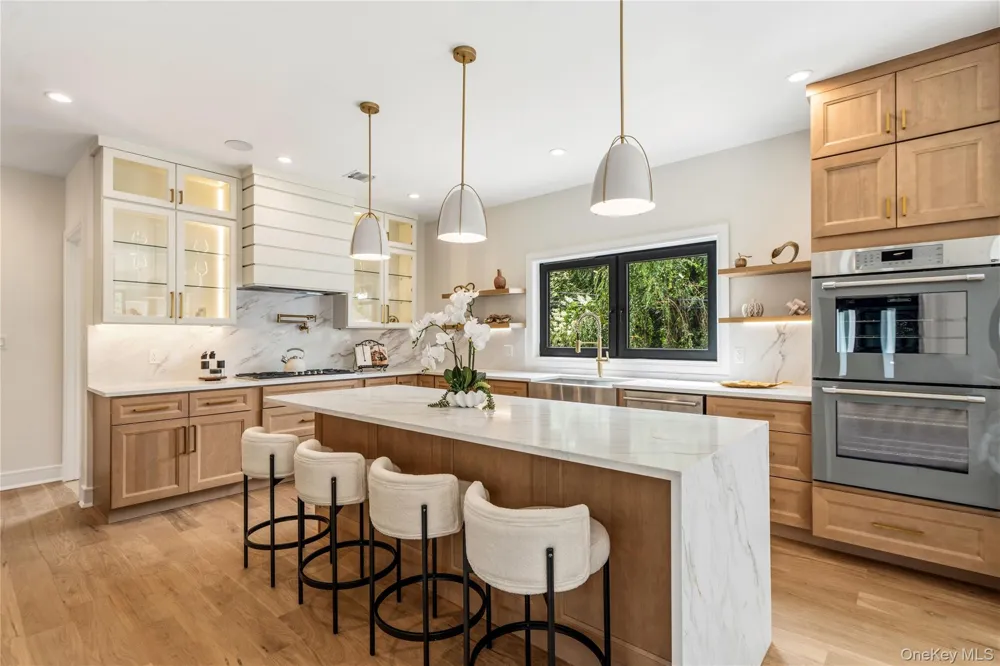 30 Hedge Lane Westbury, NY 11590