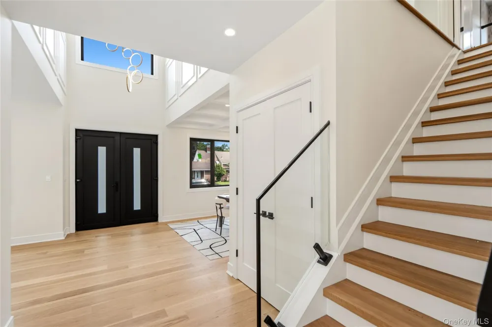 30 Hedge Lane Westbury, NY 11590