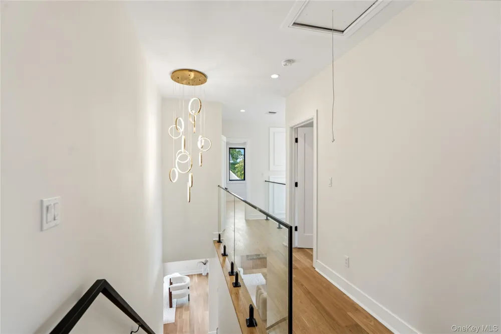 30 Hedge Lane Westbury, NY 11590