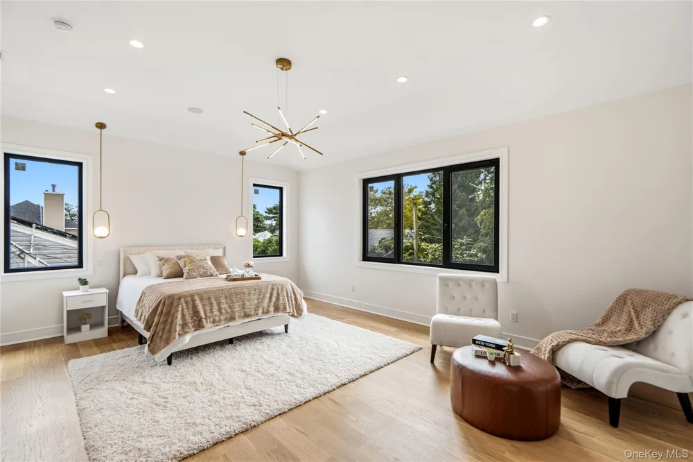30 Hedge Lane Westbury, NY 11590