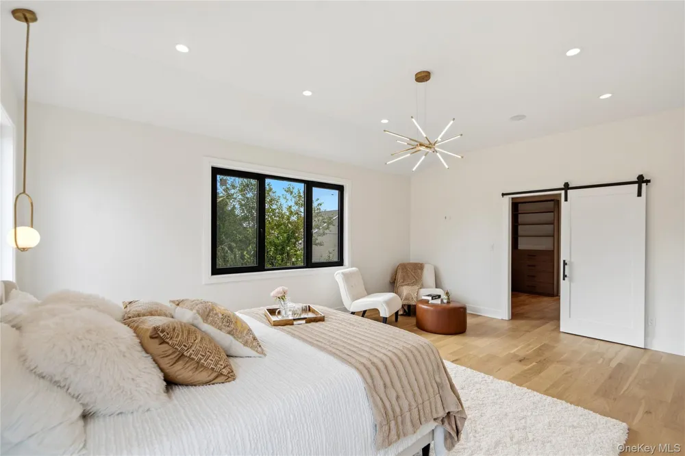30 Hedge Lane Westbury, NY 11590