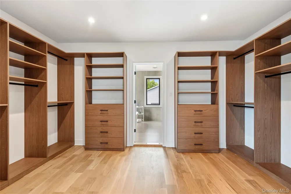 30 Hedge Lane Westbury, NY 11590