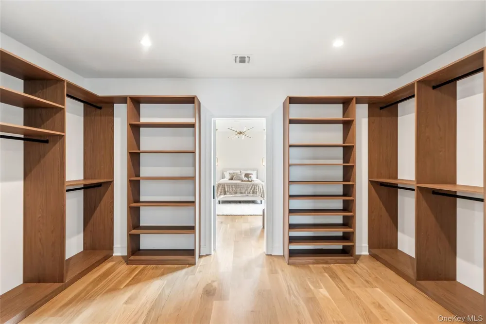 30 Hedge Lane Westbury, NY 11590