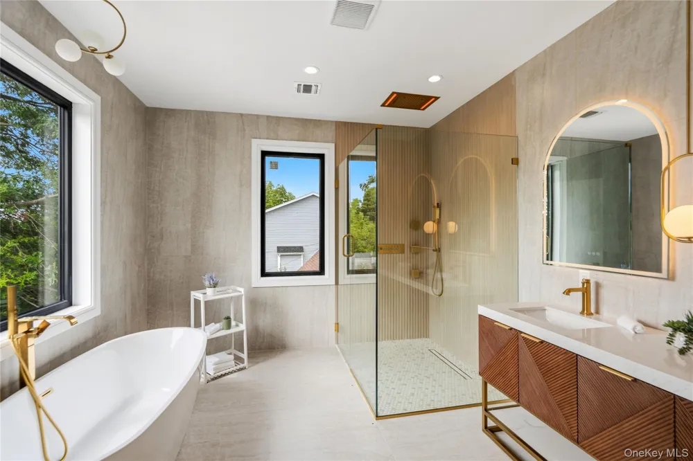 30 Hedge Lane Westbury, NY 11590