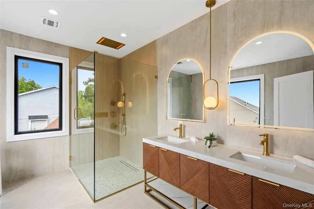 30 Hedge Lane Westbury, NY 11590