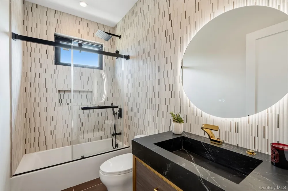 30 Hedge Lane Westbury, NY 11590