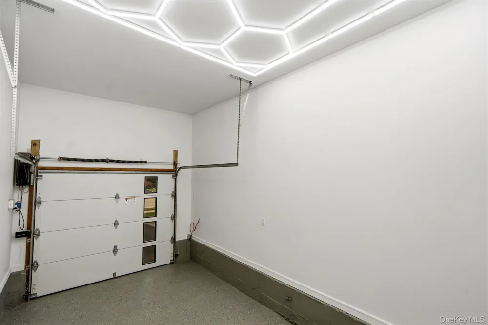 30 Hedge Lane Westbury, NY 11590