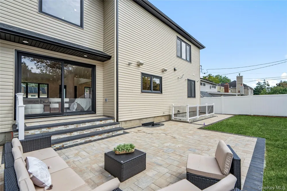 30 Hedge Lane Westbury, NY 11590