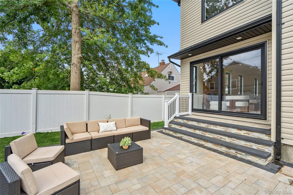30 Hedge Lane Westbury, NY 11590