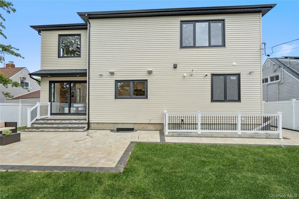30 Hedge Lane Westbury, NY 11590