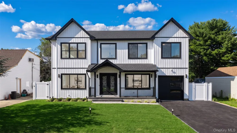 41 Chase Lane Levittown, NY 11756