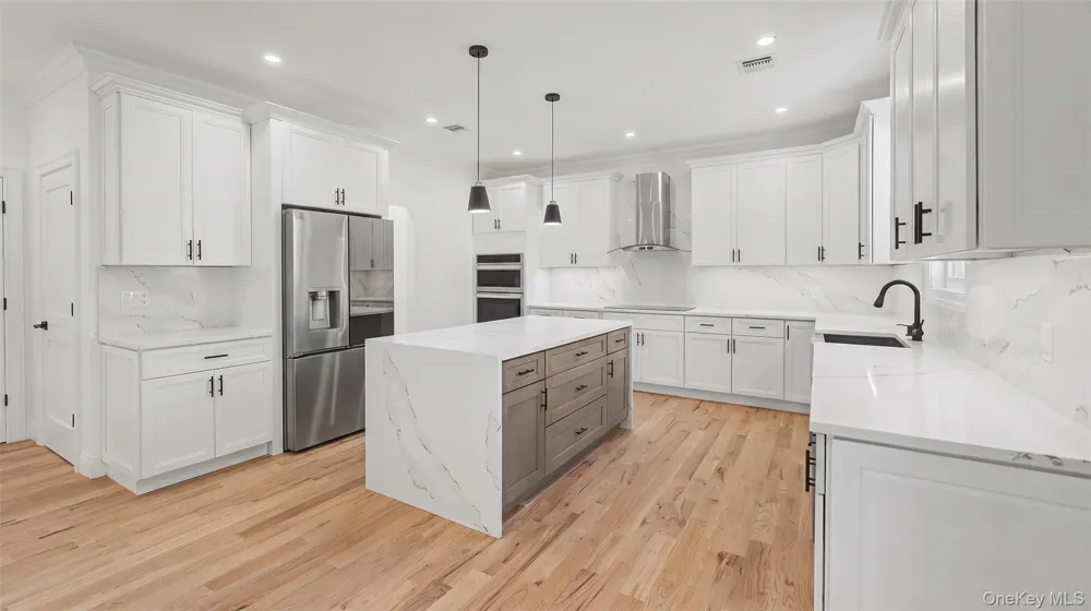 41 Chase Lane Levittown, NY 11756