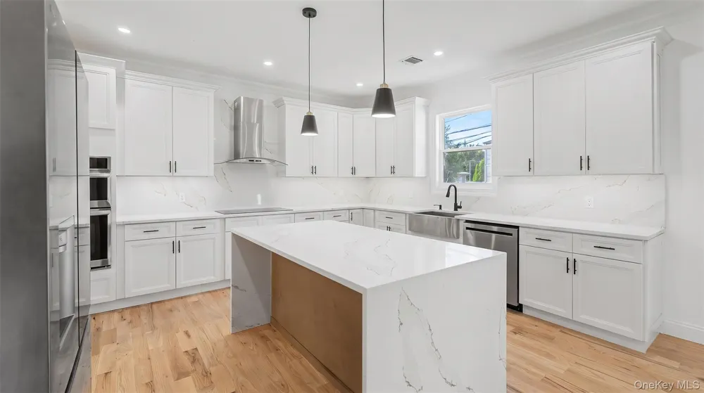 41 Chase Lane Levittown, NY 11756