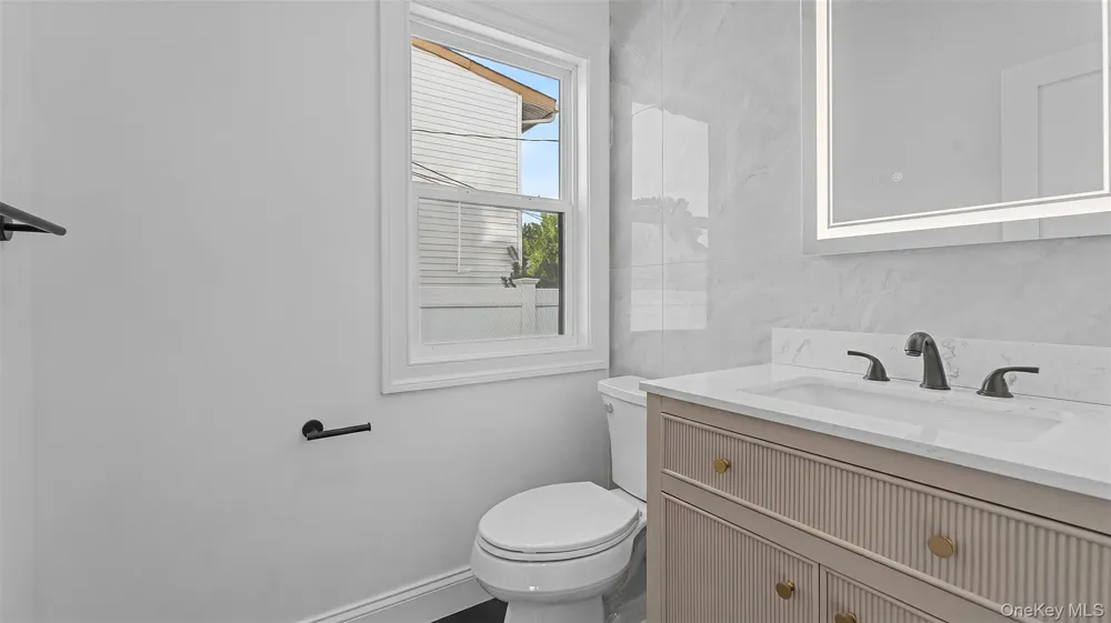 41 Chase Lane Levittown, NY 11756