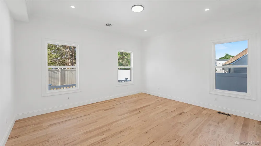 41 Chase Lane Levittown, NY 11756