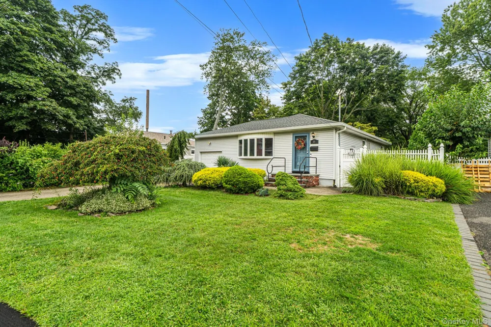 21 Pearsall Place Deer Park, NY 11729