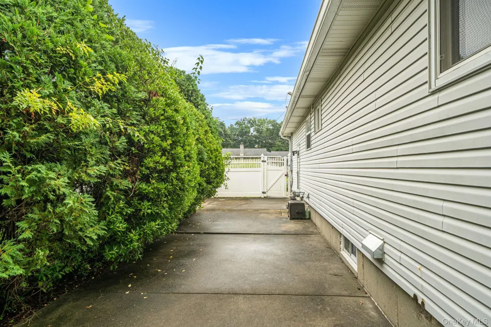 21 Pearsall Place Deer Park, NY 11729