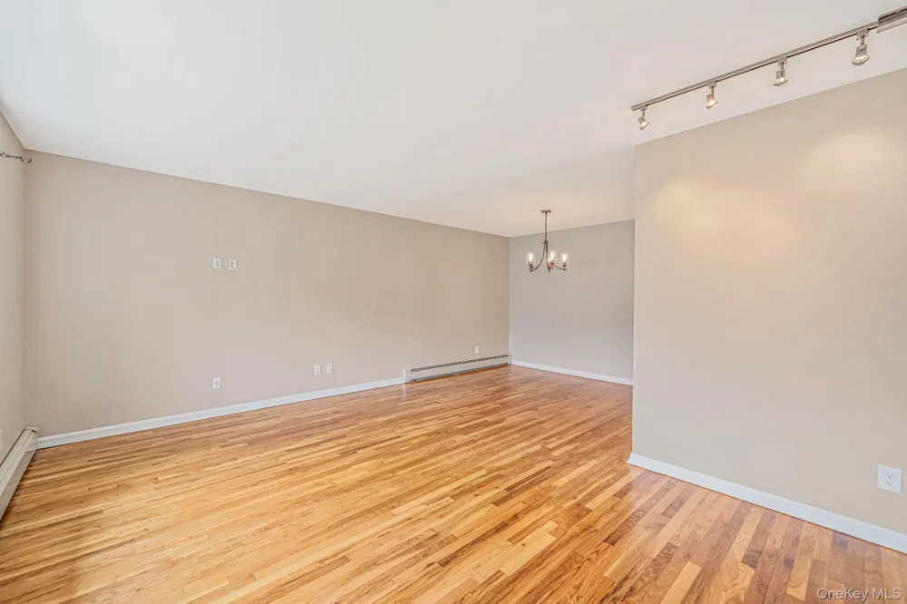21 Pearsall Place Deer Park, NY 11729