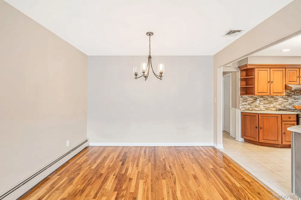 21 Pearsall Place Deer Park, NY 11729