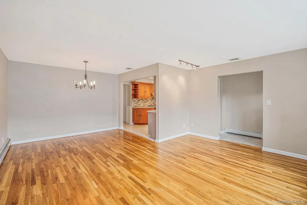 21 Pearsall Place Deer Park, NY 11729
