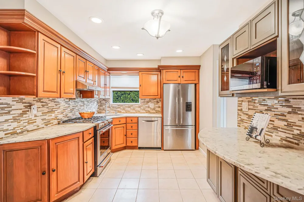 21 Pearsall Place Deer Park, NY 11729