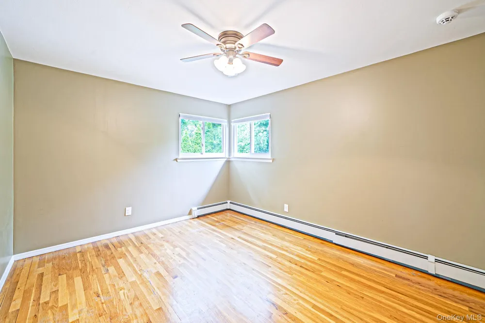 21 Pearsall Place Deer Park, NY 11729
